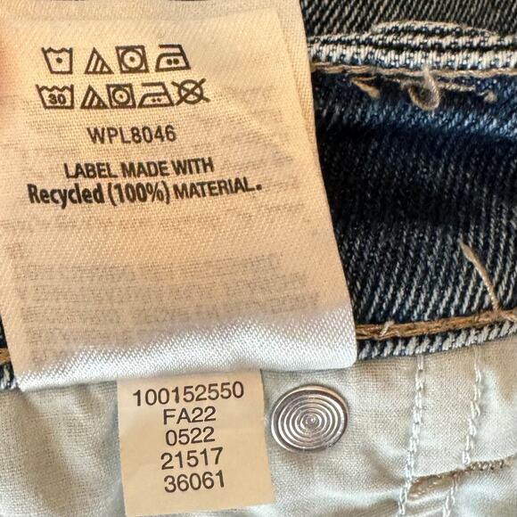 Style&Co Curvy Girlfriend Distressed Cut Off Jeans 16 - Picture 9 of 14